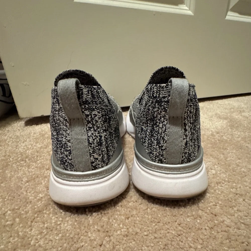 APL Women's TechLoom Bliss Heather Grey/ White / Black Athletic Propulsion Labs - Picture 4 of 8